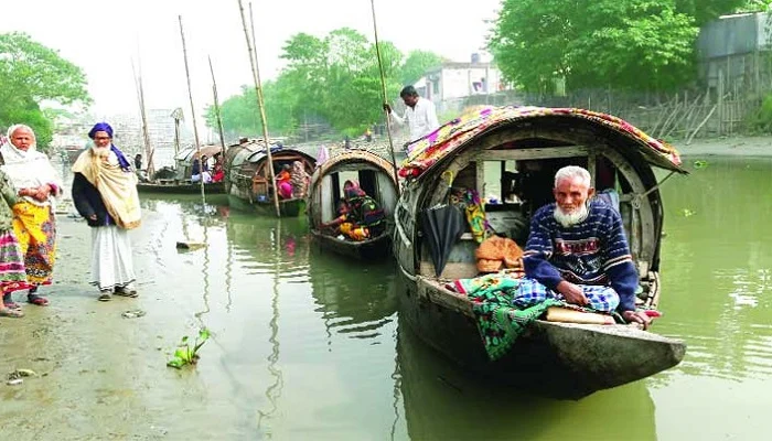 নৌকাতেই ৪৯ বছর পাড়...